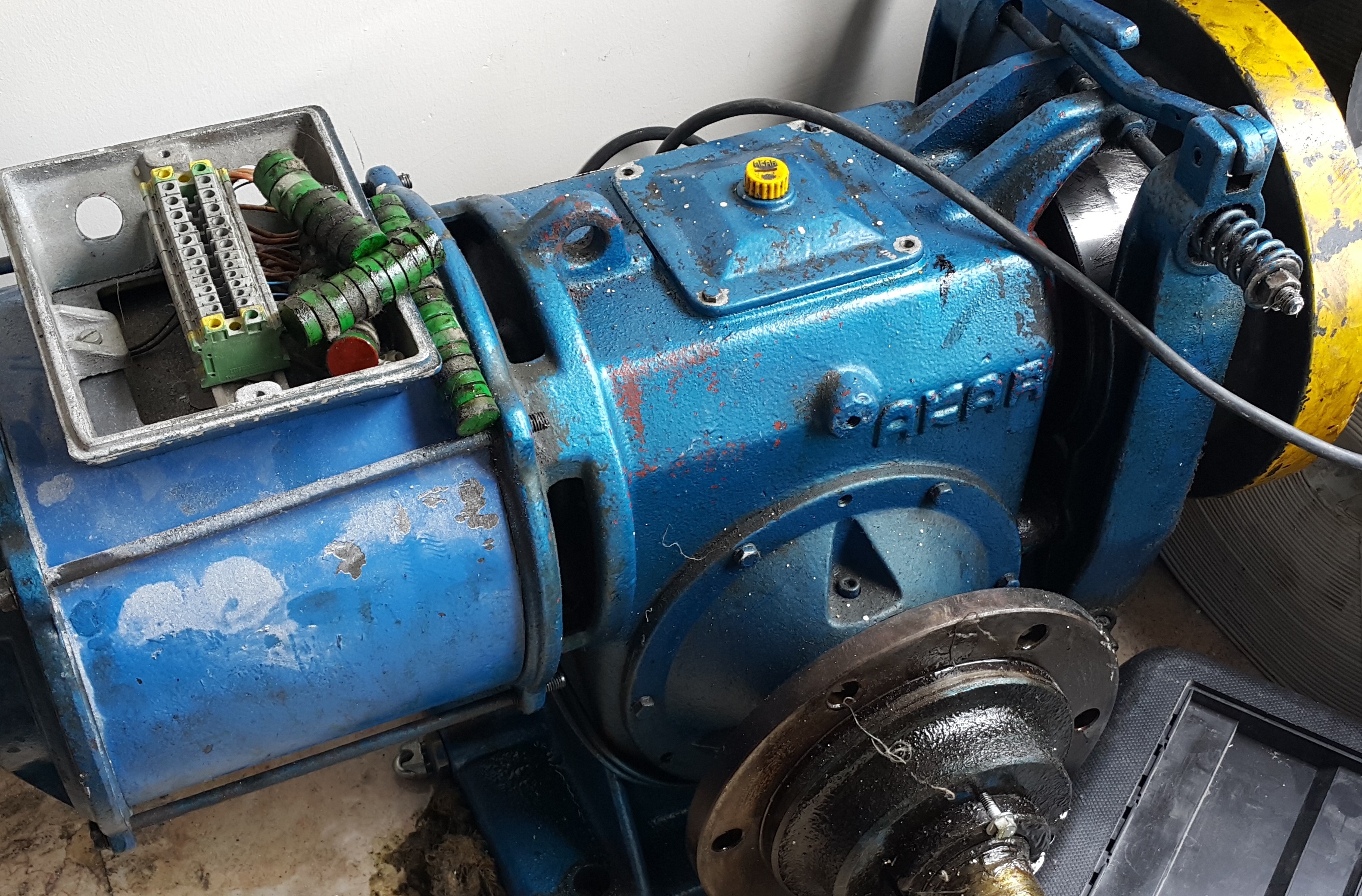 ESKİ ASANSÖR MAKİNA VE MOTORLARININ DEĞİŞİMİ DEVAM EDİYOR